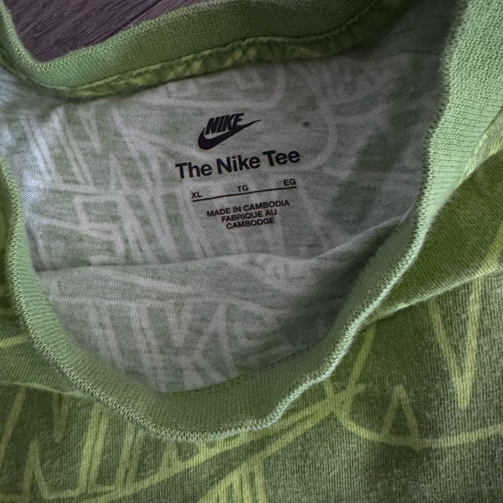 Nike BOYS green Logo All-Over Print Tee - Picture 3 of 7